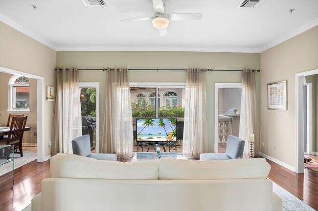 Foto del edificio - ** OLDE NAPLES ** 3 BED + DEN / 3 BATH - GARAGE - WALK TO BEACH & DOWNTOWN - SHORT TERM RENTAL