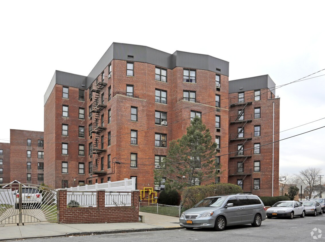 Building Photo - 530 Briar Pl