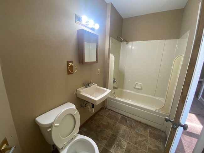 Building Photo - 2328 Mitchell Ave