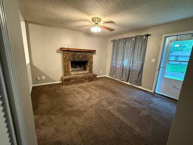 Building Photo - 5010 N Crystal Ave
