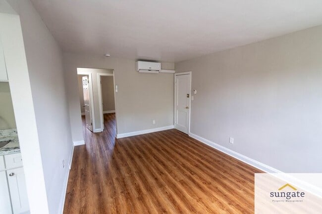 Building Photo - 1410 Dartmouth Ave