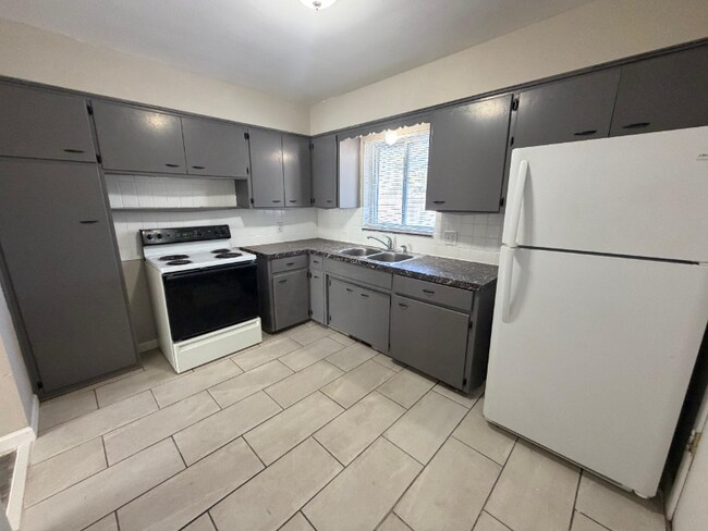 Foto del edificio - 336 N Main St