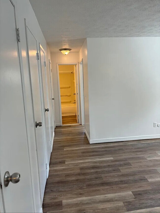 Amplia sala de estar con vestidores. - 104 W Pulteney St