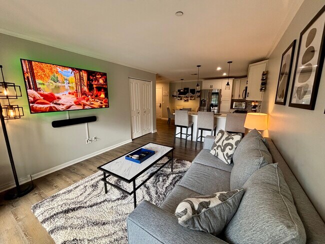 Building Photo - 34 Schoolhouse Dr