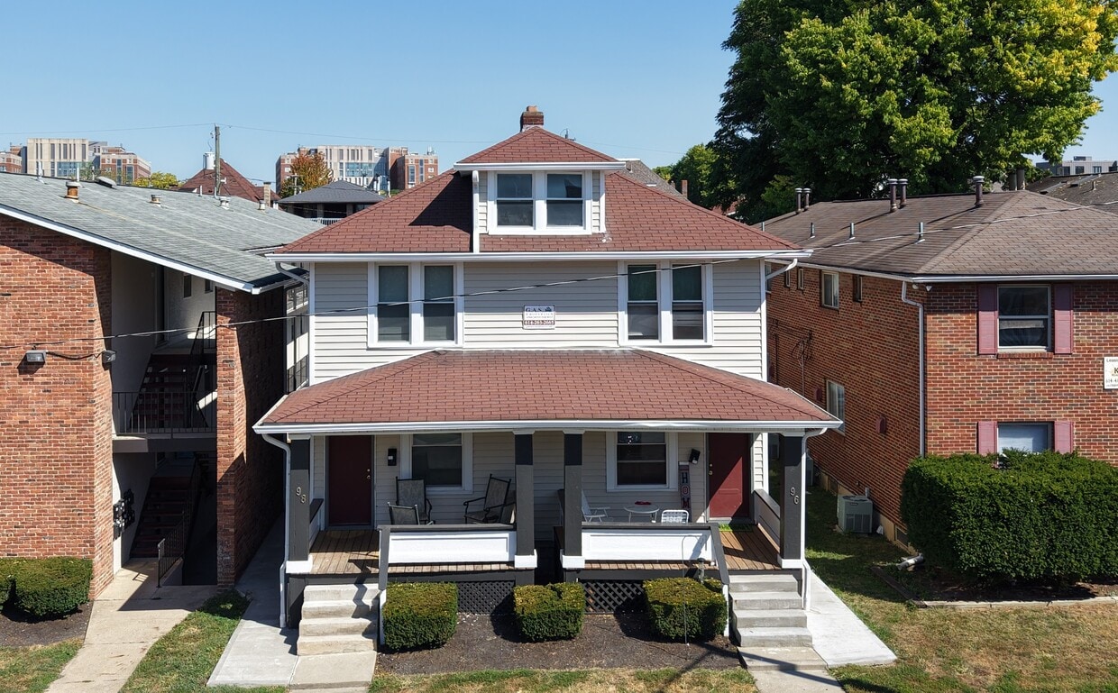 Primary Photo - 98 W 8th Ave