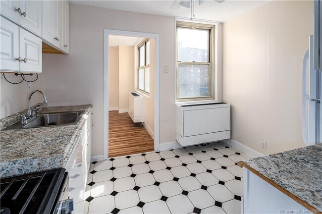 Building Photo - 50 Glenbrook Rd