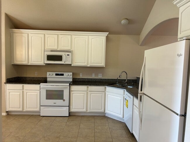 Foto del edificio - 6911 Pinecrest Ave