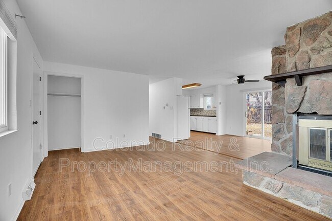 Building Photo - 1045 7th St Pl