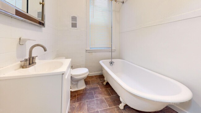 Building Photo - Classically Charming 3BR Home / West Philly