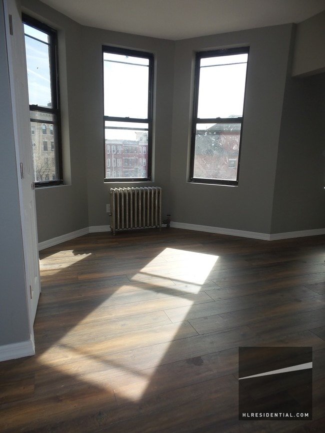 Building Photo - 1863 Park Pl