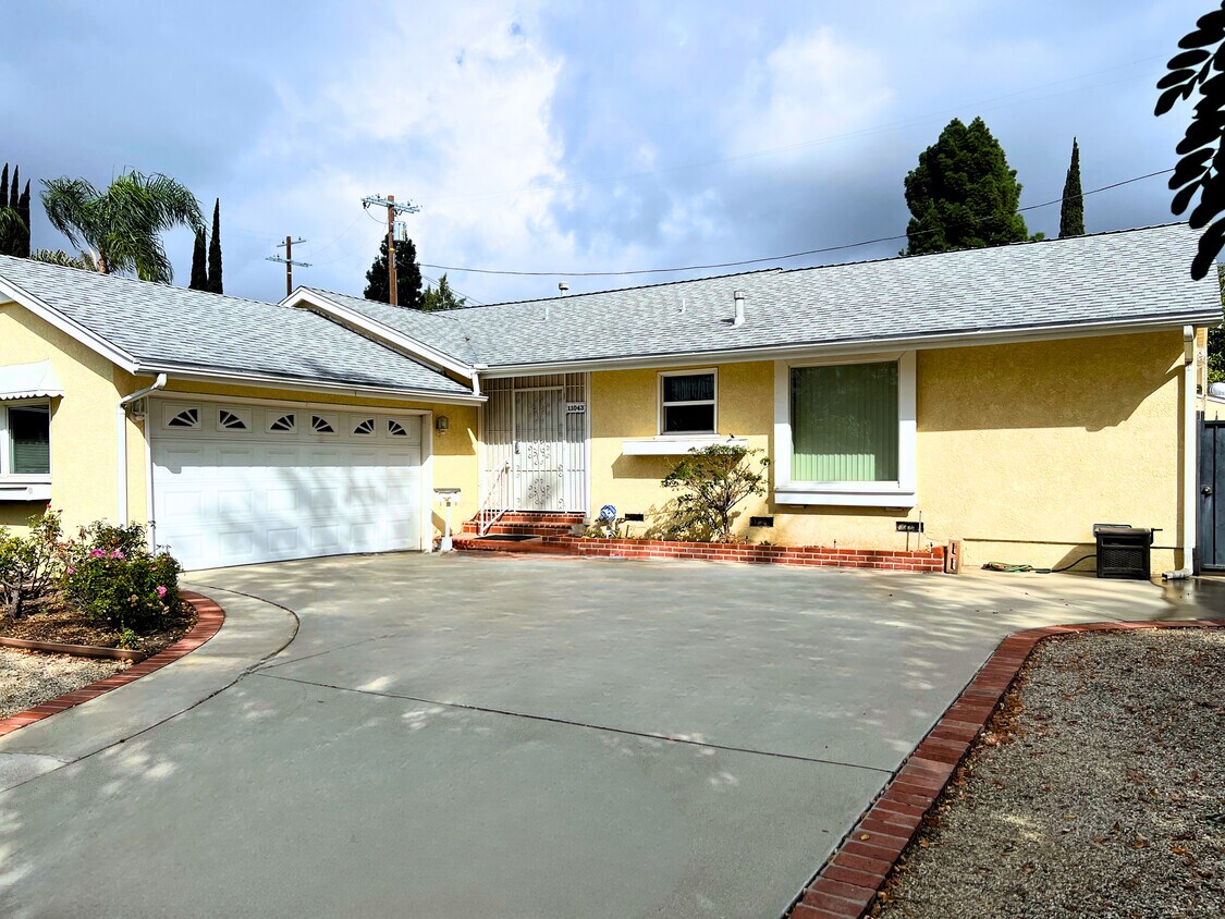Foto principal - 11043 Babbitt Ave