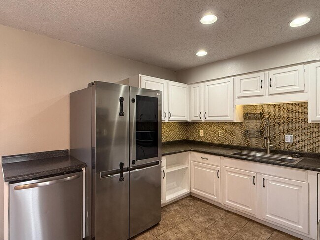 Foto del edificio - 5902 W Franklin St