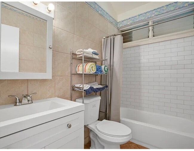 Building Photo - Wailu Houselots 4 bed 2 bath unfurnished SFH