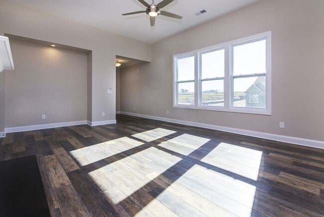 Building Photo - Luxury Living- Like Brand New Kolter Built...