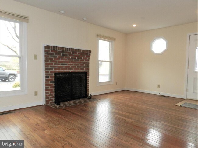 Foto del edificio - 307 Lafayette Blvd