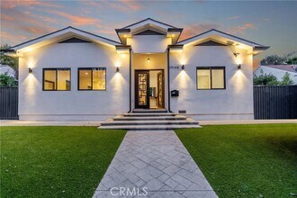 Building Photo - 19148 W Oxnard St