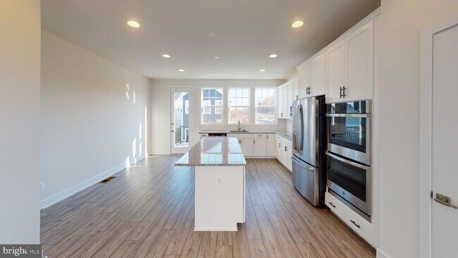 Foto del edificio - 8665 Anderson Ave