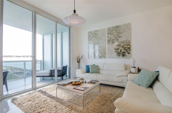 Foto del edificio - 15811 Collins Ave