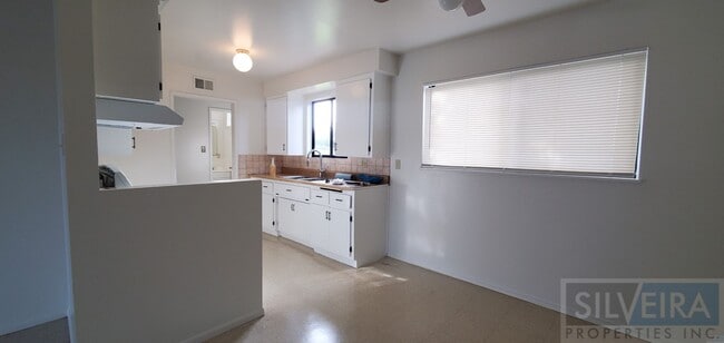 Building Photo - Three Bedroom Home In Santa Maria!