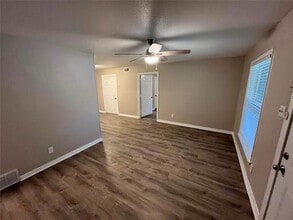 Building Photo - 2508 Tisinger Ave