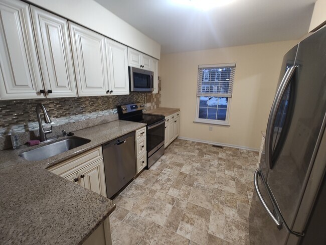 Building Photo - 503 Seminole Gdns