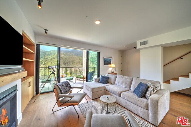 Building Photo - 6208 Tapia Dr