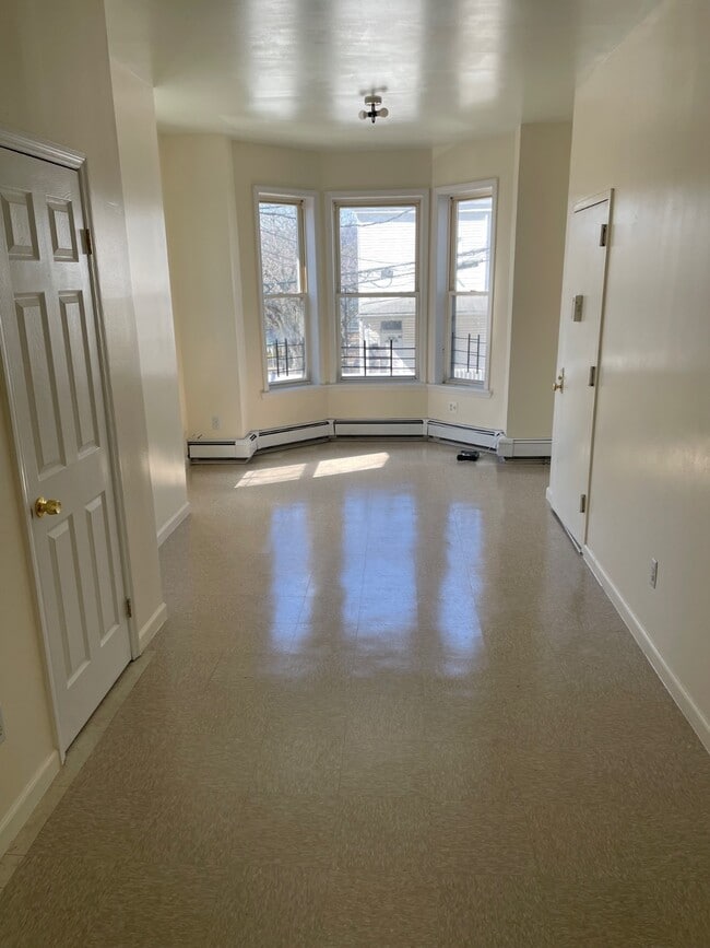 Building Photo - 216 Woodworth Ave