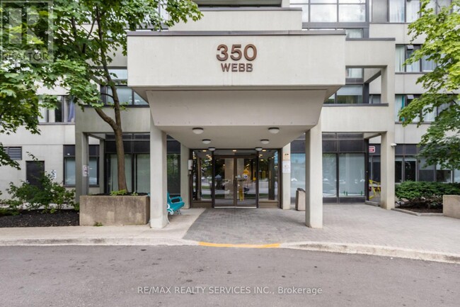 Photo du bâtiment - 350-350 Webb Dr