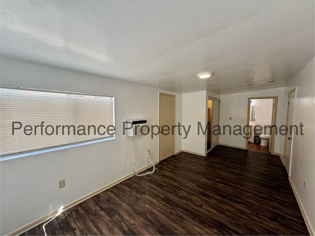 Foto del edificio - 720 Woodrow Ave