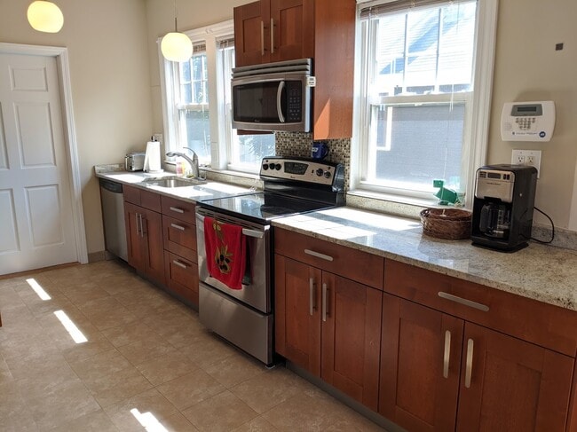 Building Photo - 7 Nottingham St