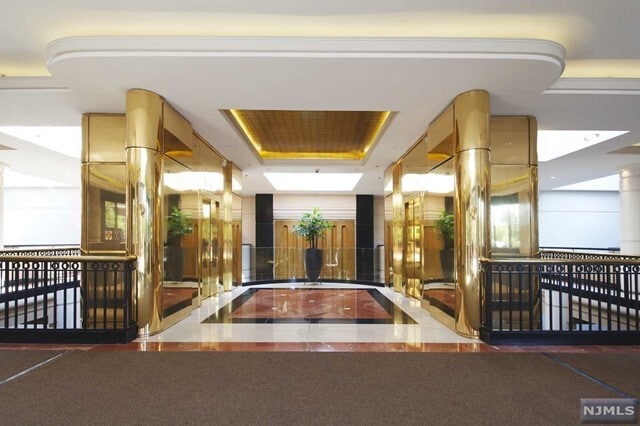 Building Photo - 100 Carlyle Dr