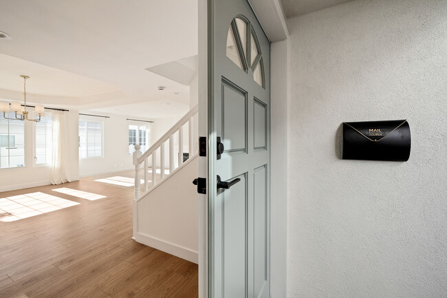 Foto del edificio - 1504 N Poinsettia Ave