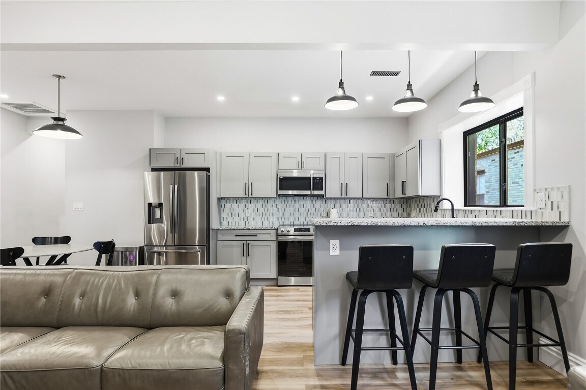 Foto principal - 7358 Pershing Ave