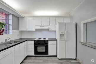 Building Photo - 660 Tennis Club Dr