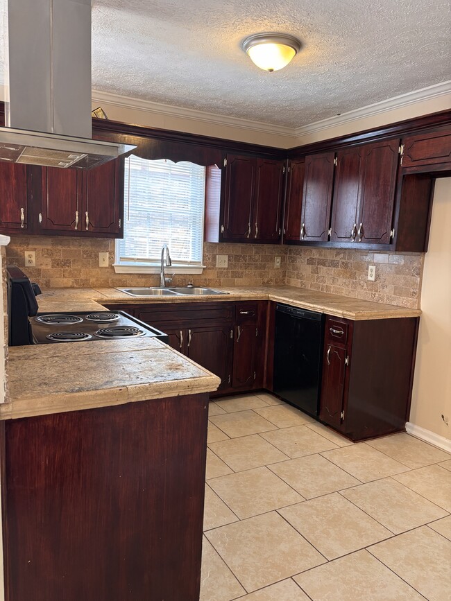 Building Photo - 620 Glade Park Dr