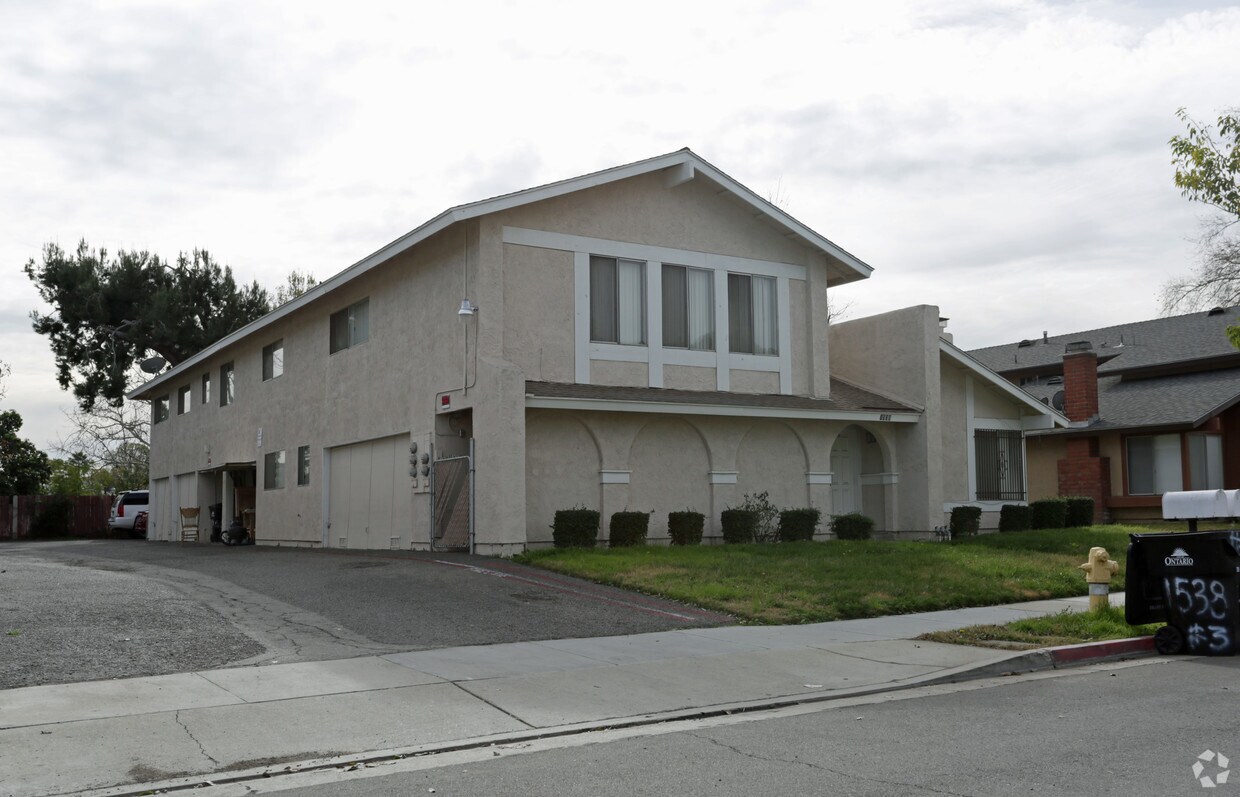 Building Photo - 1538 E Fairfield Ct