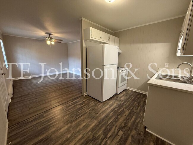 Foto del edificio - Cozy 1-Bedroom with Water Included