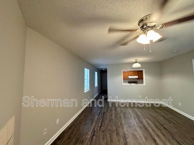 Building Photo - 410 Commons Dr