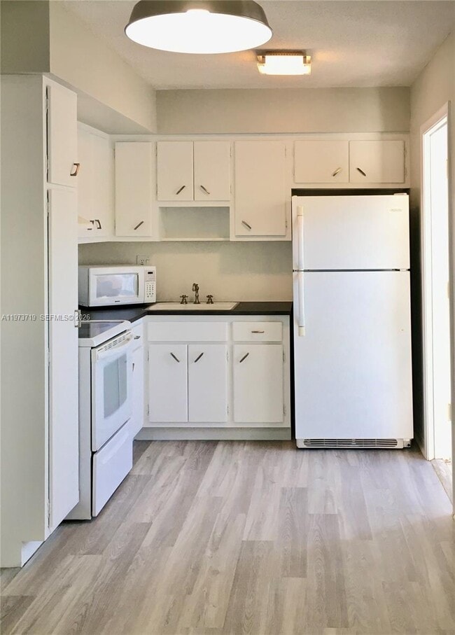 Foto del edificio - 1710 Madison St