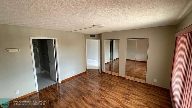 Building Photo - 1001 SW 128th Terrace