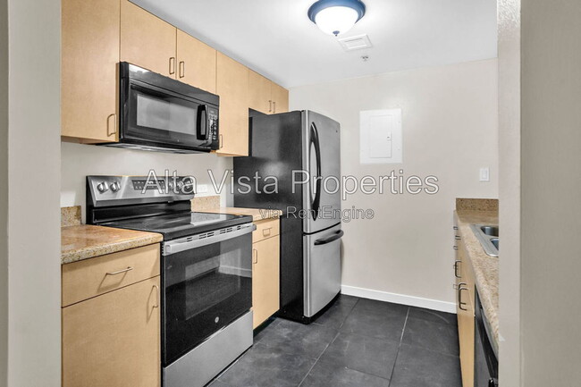 Building Photo - 425 W Beech St