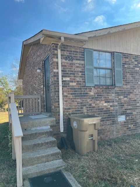Building Photo - 305 Hawk View Ct