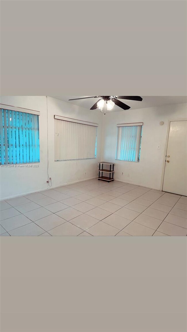 Foto del edificio - 5810 NW 82nd Terrace
