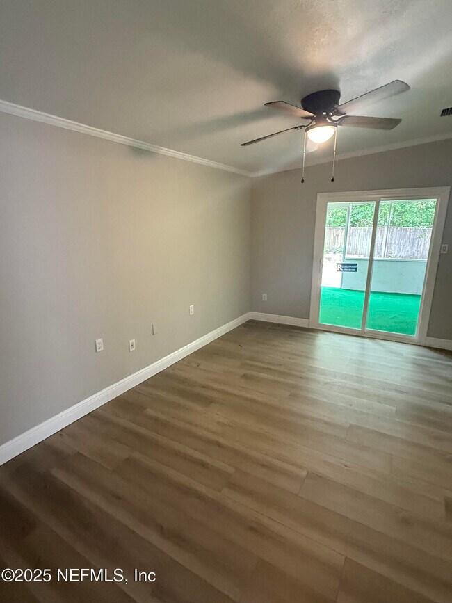Building Photo - 2113 Limoges Dr S