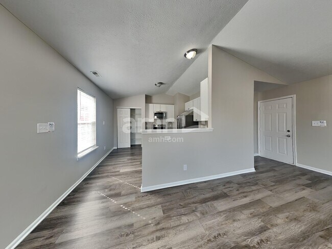 Foto del edificio - 9973 Waterside Dr