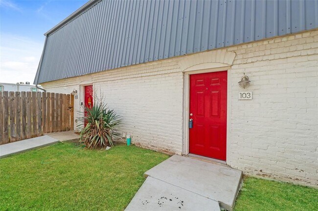 Foto del edificio - 7202 Twin Crest Dr