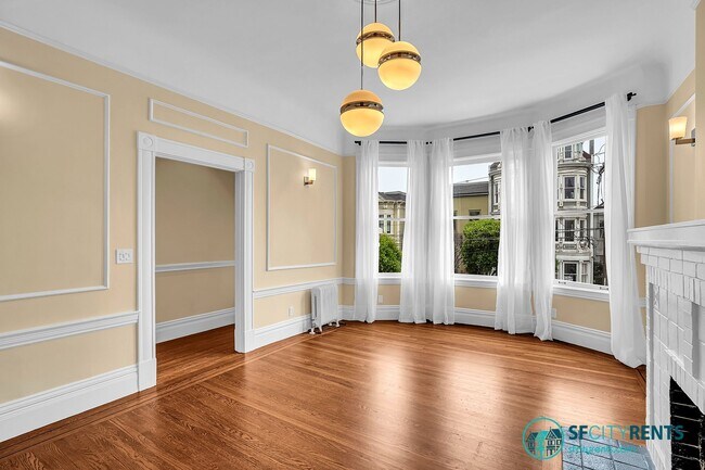 Foto del edificio - Pacific Heights: Remodeled Bi-Level Condo ...