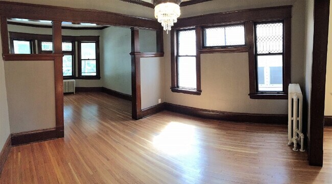 Building Photo - 871 Laurel Ave