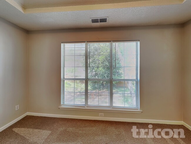 Building Photo - 547 Horseshoe Cir