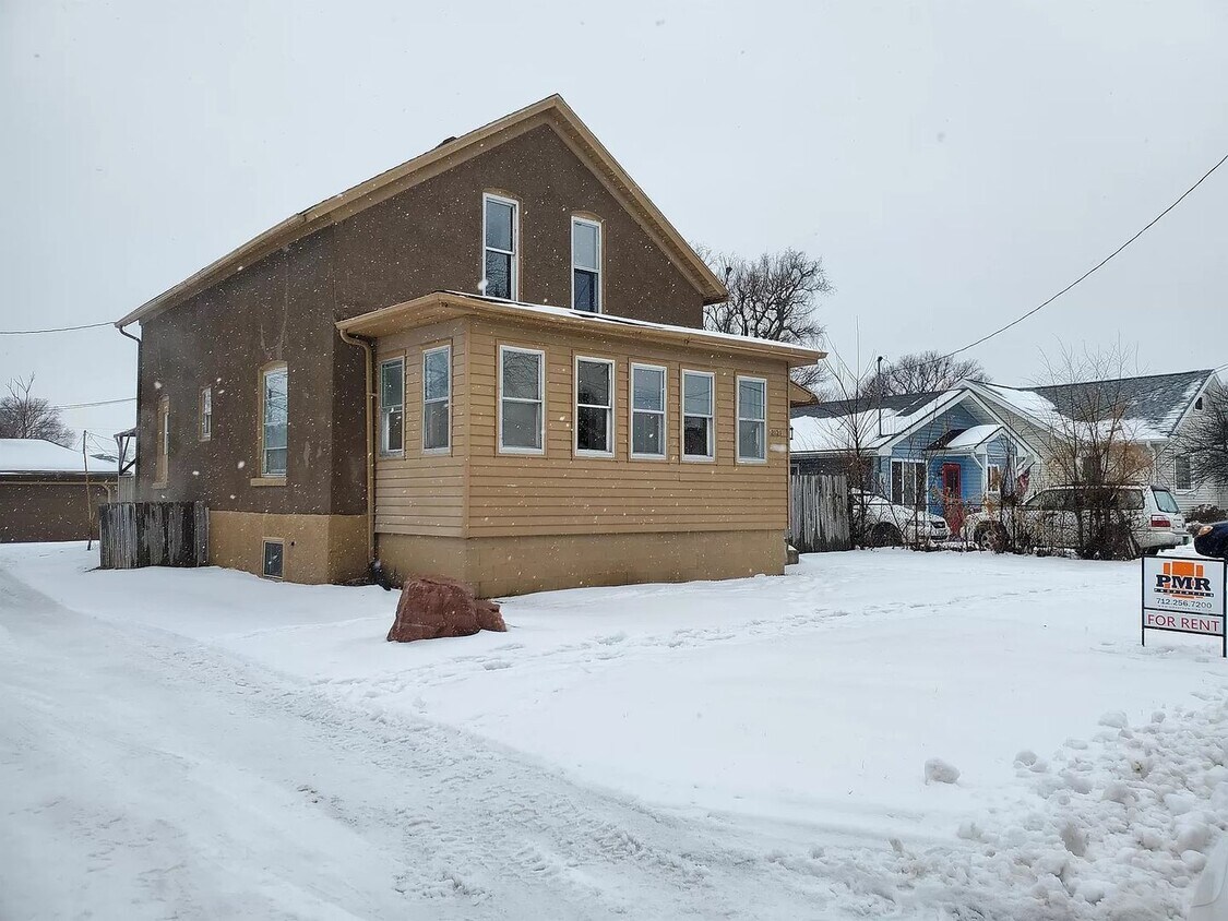 Foto principal - 2121 3rd Ave Council Bluffs IA 51501